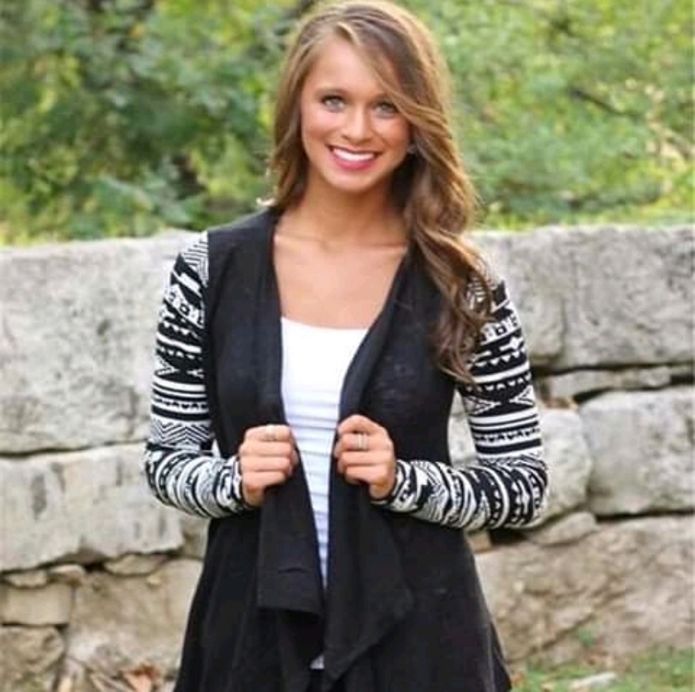 💞New Cute Black/White Stripe Cardigan